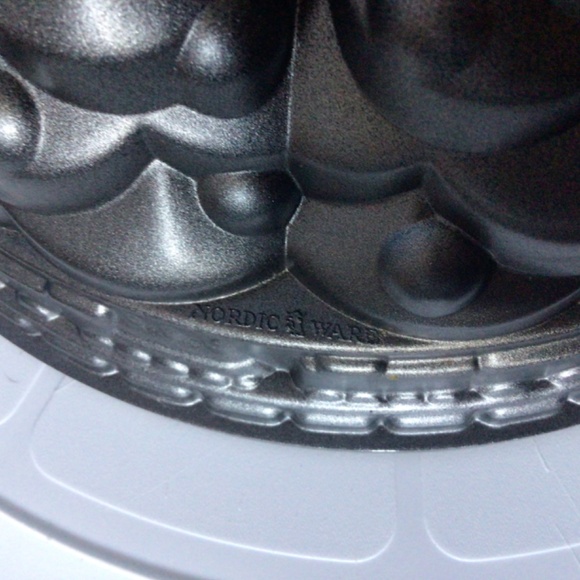 Holiday Trees🌲 Nordic Ware Premium Cast Aluminum Bundt Pan With Train Detailing - Picture 3 of 5